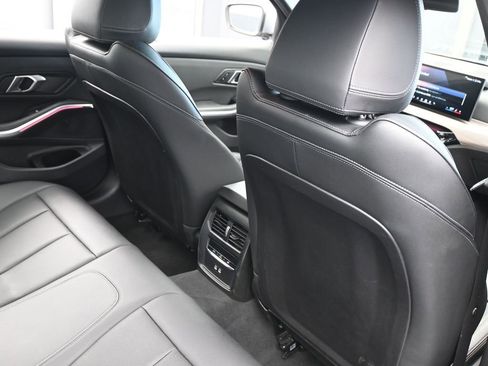 Used 2025 BMW 330i Sedan image 43