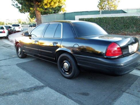 Used 2003 Ford Crown Victoria Police Interceptor image 3