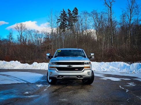 Used 2017 Chevrolet Silverado 1500 LT w/ LT Convenience Package image 9