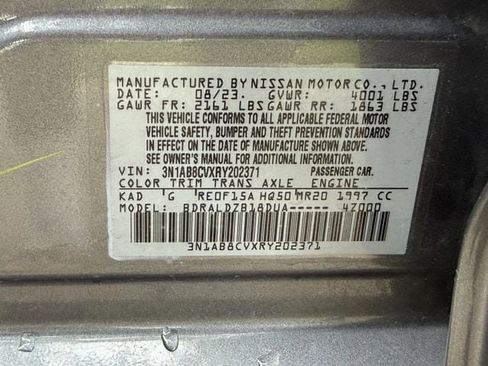 Used 2024 Nissan Sentra SV FWD image 33