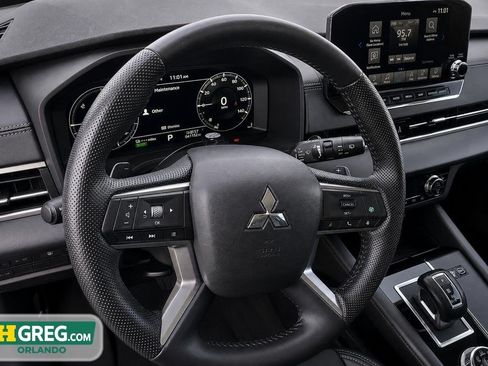 Used 2023 Mitsubishi Outlander SE AWD/4WD image 13