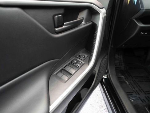Used 2023 Toyota RAV4 LE AWD/4WD image 7