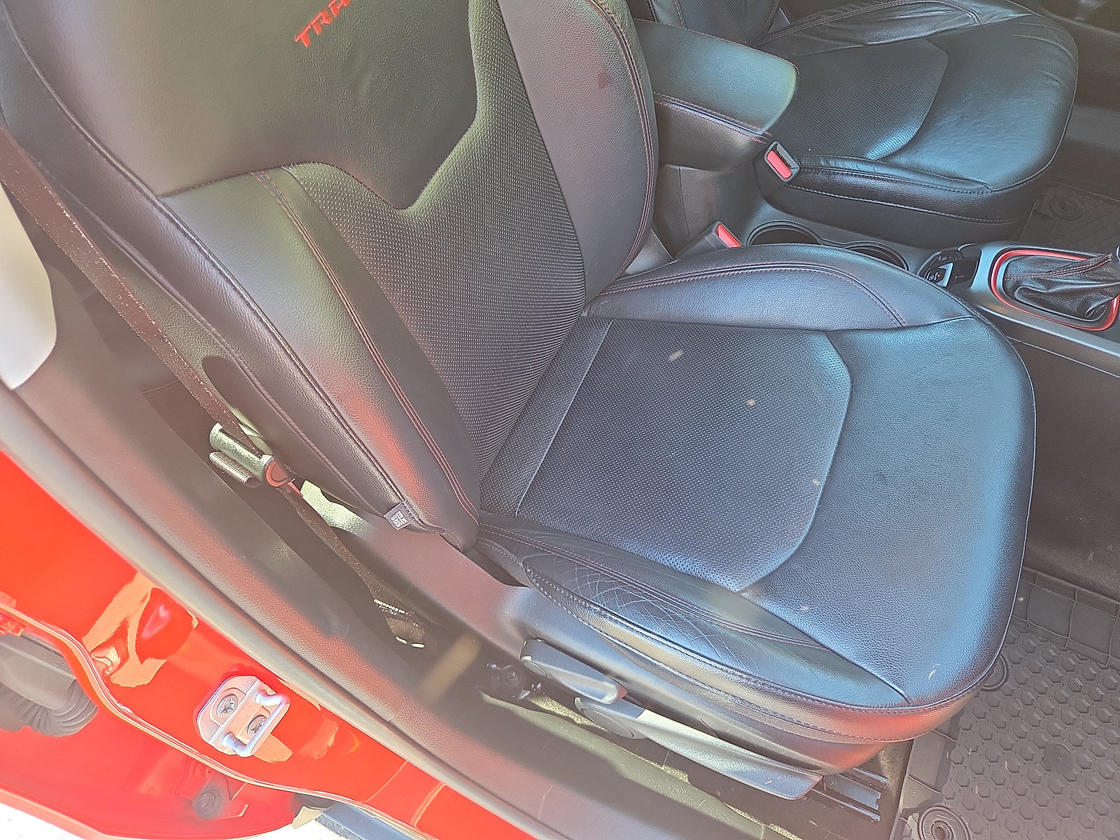 Used 2018 Jeep Compass Trailhawk w/ Leather Interior Group AWD/4WD image 16