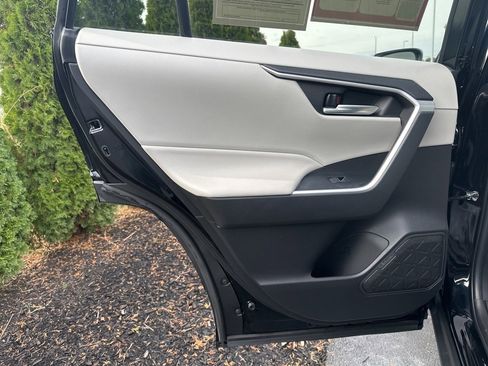 Certified 2022 Toyota RAV4 XLE Premium image 9