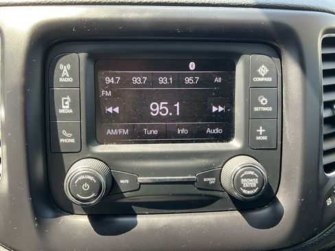 Used 2018 Jeep Compass Latitude w/ Cold Weather Group AWD/4WD image 18
