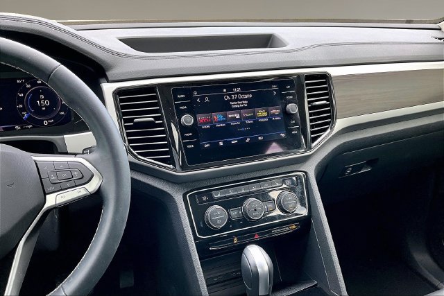 Used 2023 Volkswagen Atlas SE w/ Panoramic Sunroof Package FWD image 9
