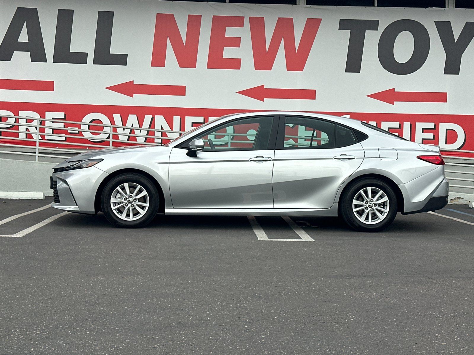 Used 2026 Toyota Camry LE w/ Convenience Package FWD image 2