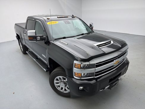 Used 2019 Chevrolet Silverado 3500 High Country w/ Duramax Plus Package image 2