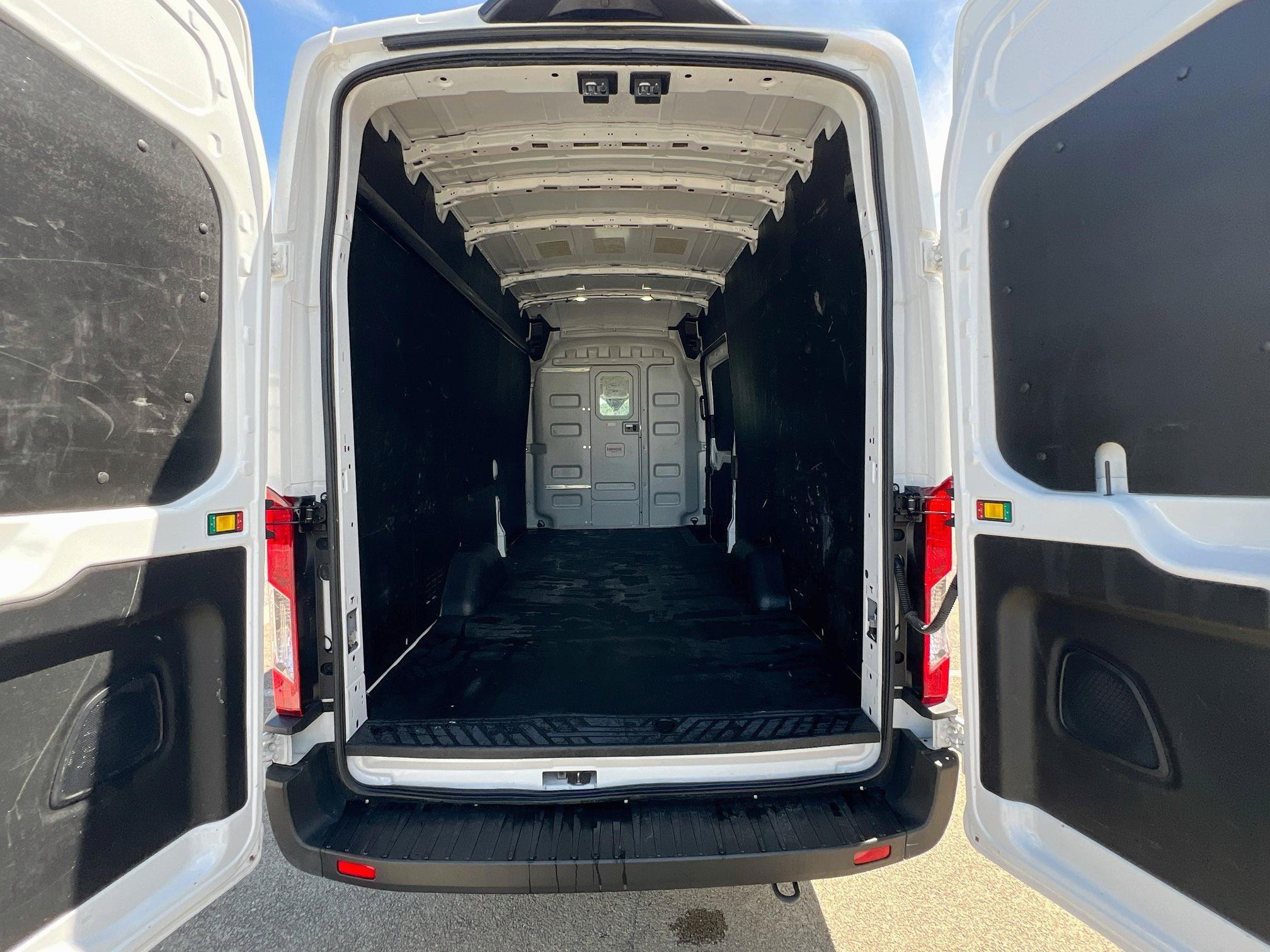 Used 2025 Ford Transit 250 148 High Roof Extended w/ Load Area Protection Package RWD image 31