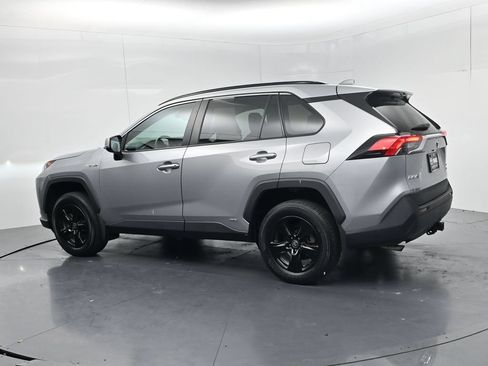 Used 2021 Toyota RAV4 XLE w/ Convenience Package AWD/4WD image 5