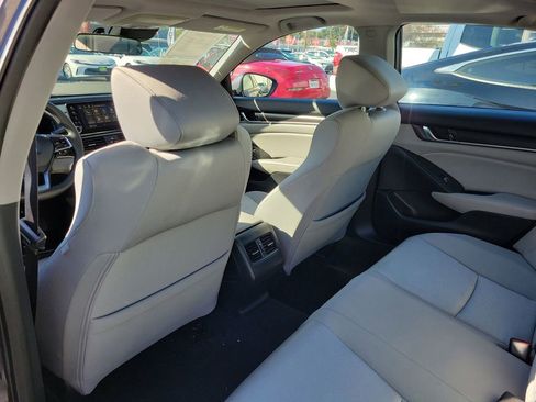 Used 2018 Honda Accord EX image 11