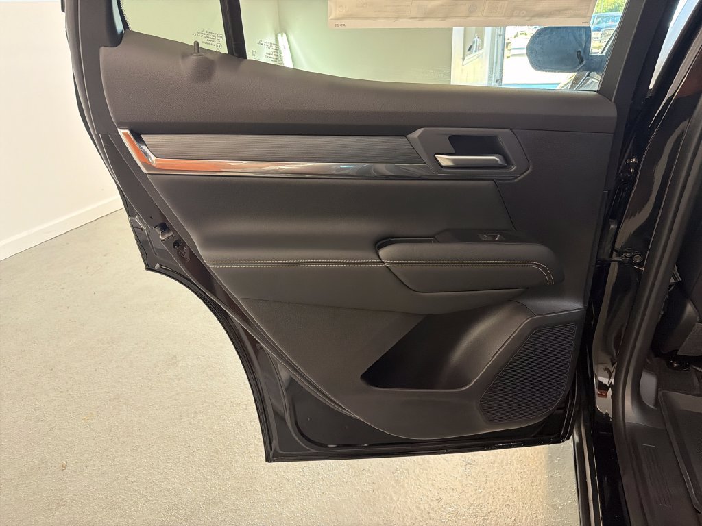 New 2027 GMC Terrain Elevation w/ Elevation Premium Package FWD image 9