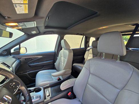 Used 2023 Honda Passport EX-L image 12