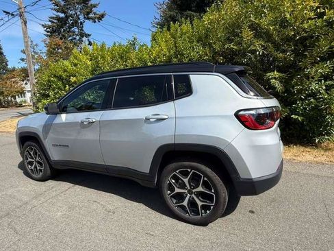 Used 2025 Jeep Compass Limited AWD/4WD image 17