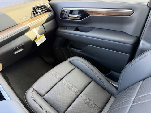 New 2026 Chevrolet Tahoe High Country image 11