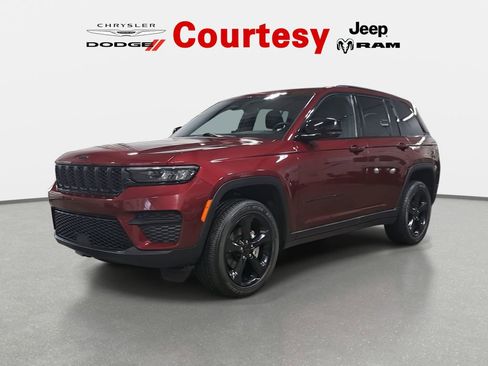 Used 2023 Jeep Grand Cherokee Altitude image 7