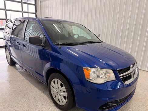 Used 2018 Dodge Grand Caravan SE w/ UConnect Hands-Free Group FWD image 1