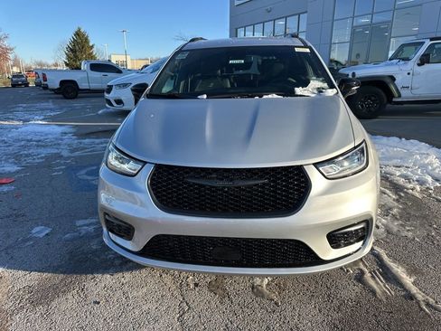 New 2026 Chrysler Pacifica Select image 10