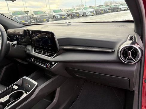 Used 2025 Chevrolet Equinox LT w/ Convenience Package II image 16