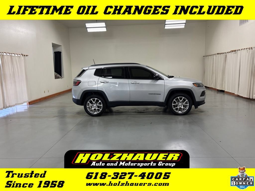 Used 2024 Jeep Compass Latitude AWD/4WD image 1
