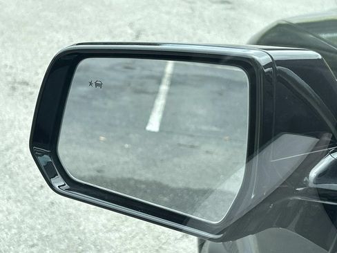 Used 2019 Chevrolet Traverse LT FWD image 23