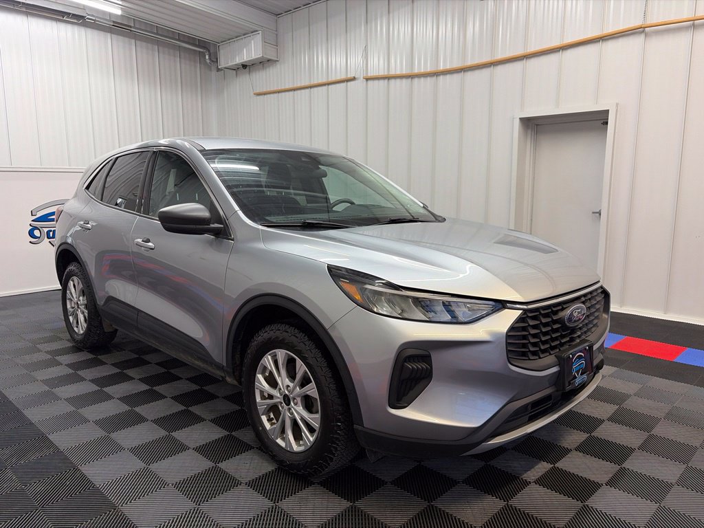 Used 2023 Ford Escape Active AWD/4WD image 3
