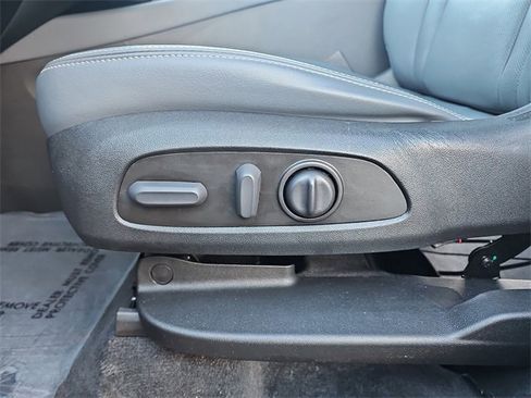 Certified 2023 Buick Enclave Essence image 30