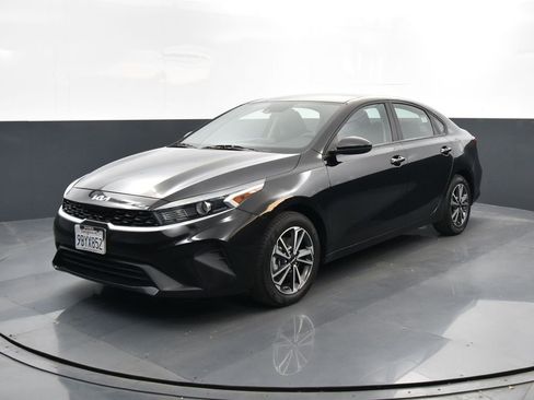 Certified 2022 Kia Forte LXS image 7