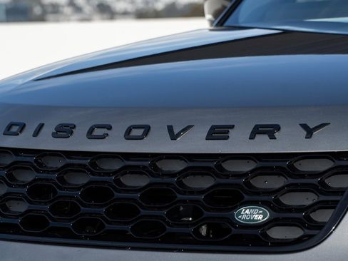 Used 2025 Land Rover Discovery Dynamic SE image 10