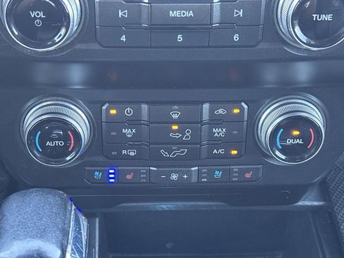 Used 2019 Ford F150 Lariat w/ Equipment Group 502A Luxury AWD/4WD image 23