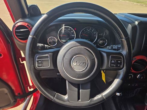 Used 2014 Jeep Wrangler Unlimited Sahara AWD/4WD image 15
