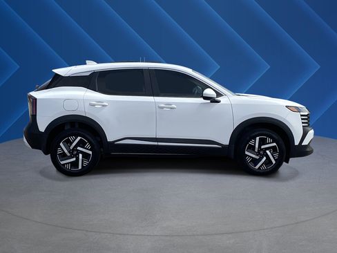 Used 2025 Nissan Kicks SV FWD image 2