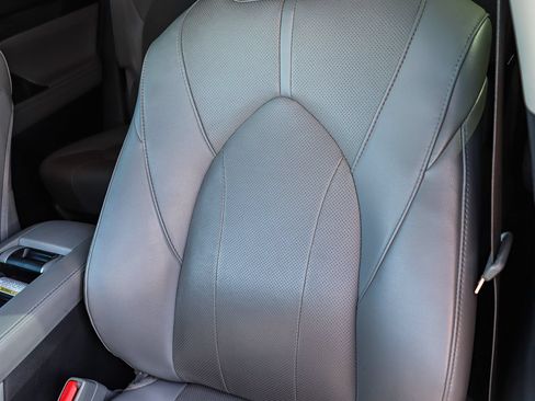 Used 2021 Toyota Highlander Limited AWD/4WD image 19