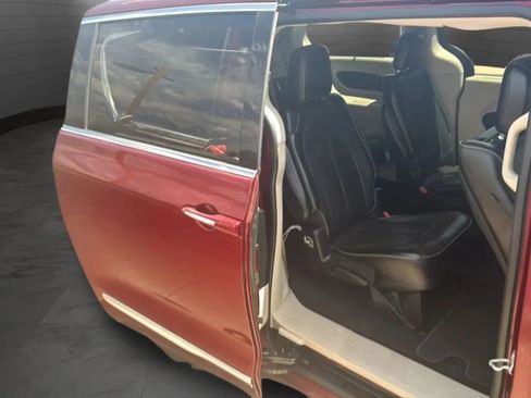 Used 2017 Chrysler Pacifica Limited FWD image 52