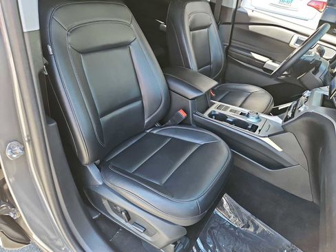 Used 2023 Ford Explorer XLT w/ Equipment Group 202A RWD image 21