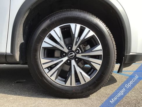 Used 2023 Nissan Rogue SV FWD image 16