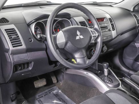 Used 2009 Mitsubishi Outlander ES image 4
