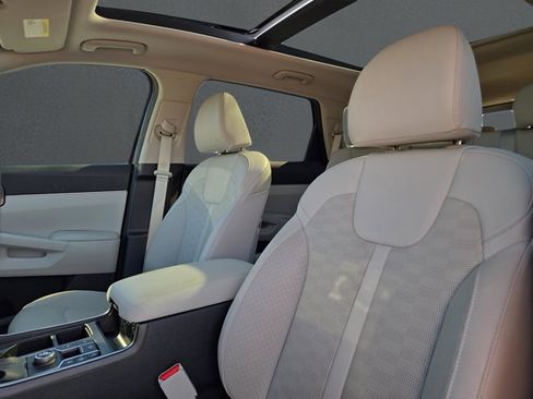 Used 2025 Kia Sorento S w/ Panoramic Sunroof Package FWD image 47