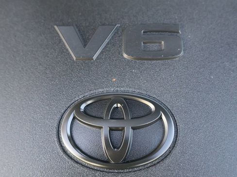 Used 2013 Toyota Venza XLE image 13