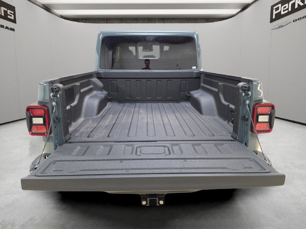 New 2026 Jeep Gladiator Mojave w/ Safety Group AWD/4WD image 10