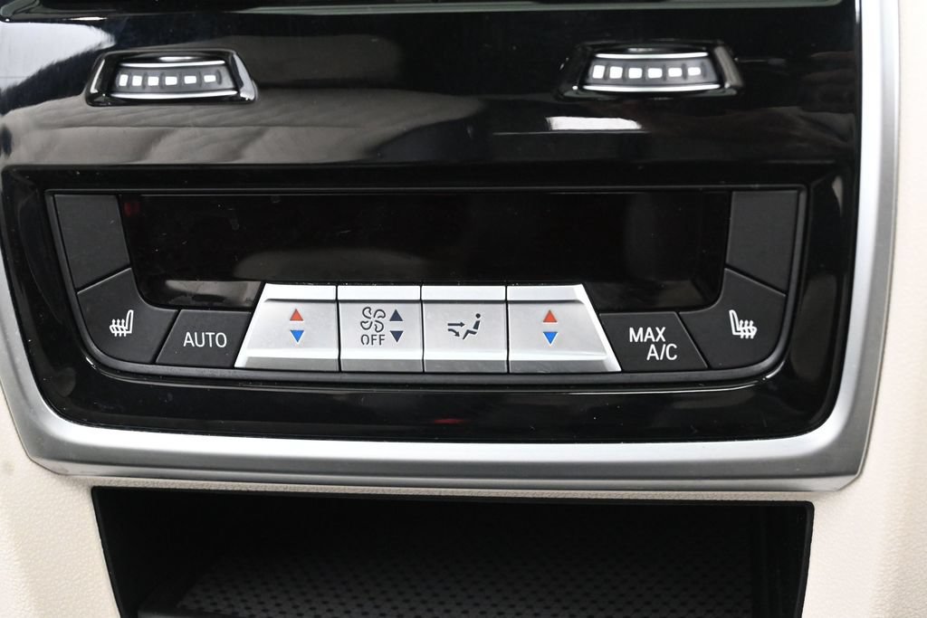 Used 2020 BMW X7 xDrive40i w/ Executive Package AWD/4WD image 44