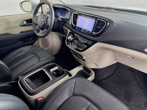 Used 2022 Chrysler Pacifica Touring-L FWD image 34