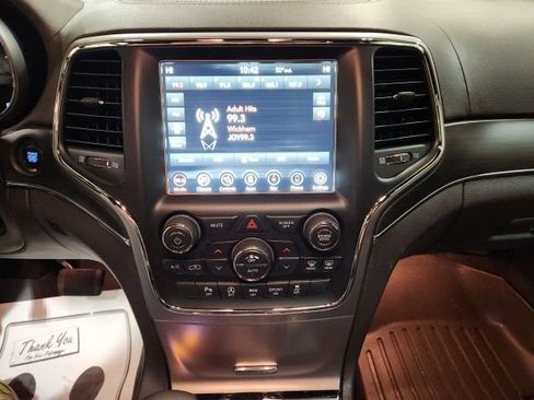 Used 2018 Jeep Grand Cherokee Overland image 15