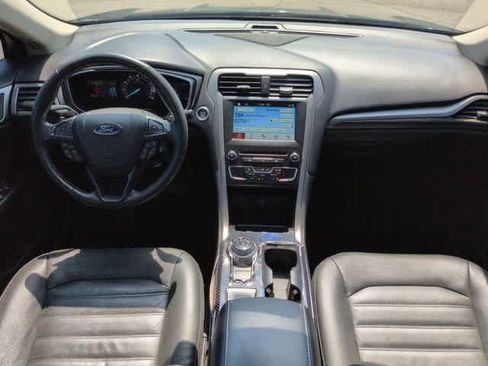 Used 2018 Ford Fusion SE w/ Fusion SE Technology Package FWD image 14
