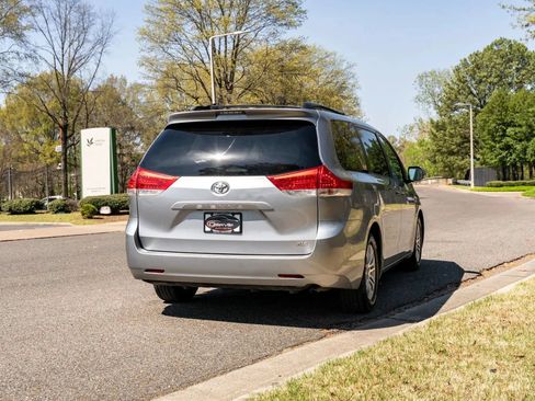 Used 2011 Toyota Sienna XLE w/ Entertainment Pkg FWD image 6
