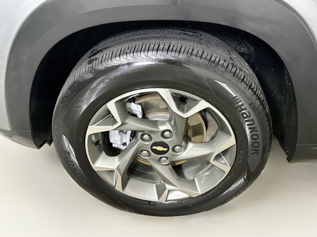 Used 2025 Chevrolet Trax LT w/ LT Convenience Package FWD image 24
