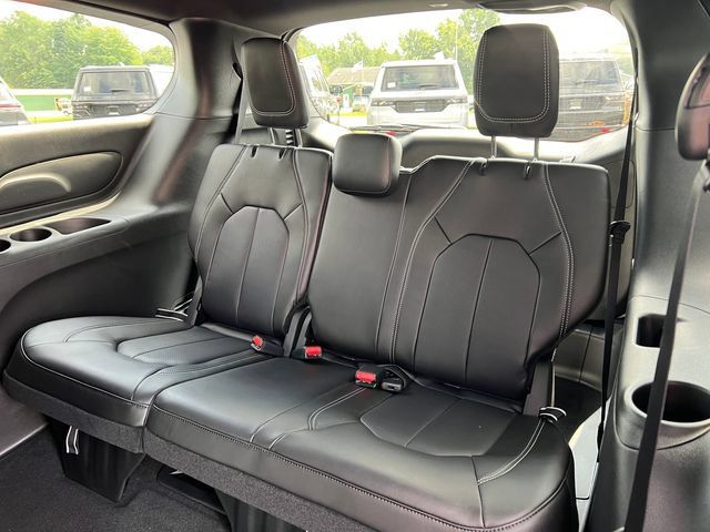 New 2027 Chrysler Pacifica Select FWD image 6