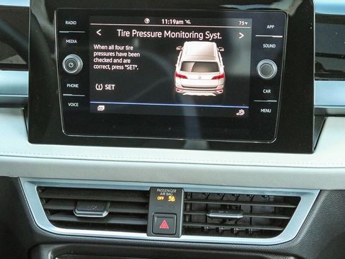 Used 2025 Volkswagen Taos SE image 16