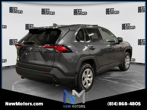 Used 2022 Toyota RAV4 LE AWD/4WD image 5