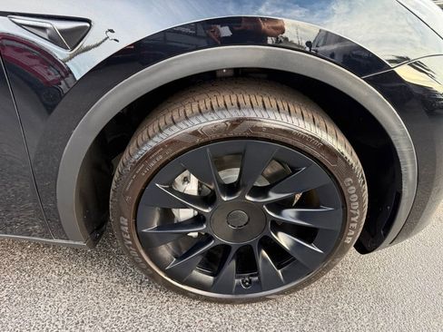 Used 2023 Tesla Model Y Long Range AWD/4WD image 34